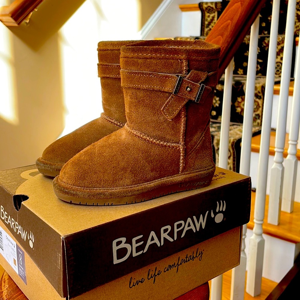 Bear paw boots barely worn.  Great condition.